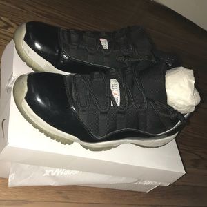 Air Jordan 11 Low (Infrared 23)